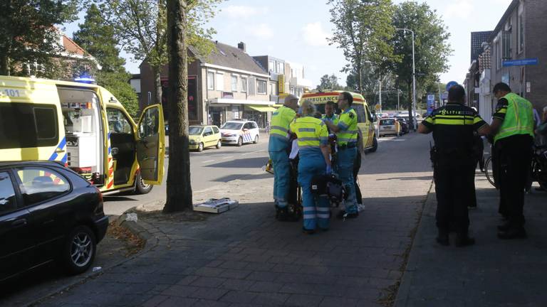 Het kind werd behandeld door ambulancepersoneel. (Foto: Arno van der Linden)