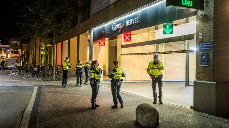 De politie bezig met haar onderzoek na de melding (archieffoto: Sem van Rijssel/SQ Vision Mediaprodukties).