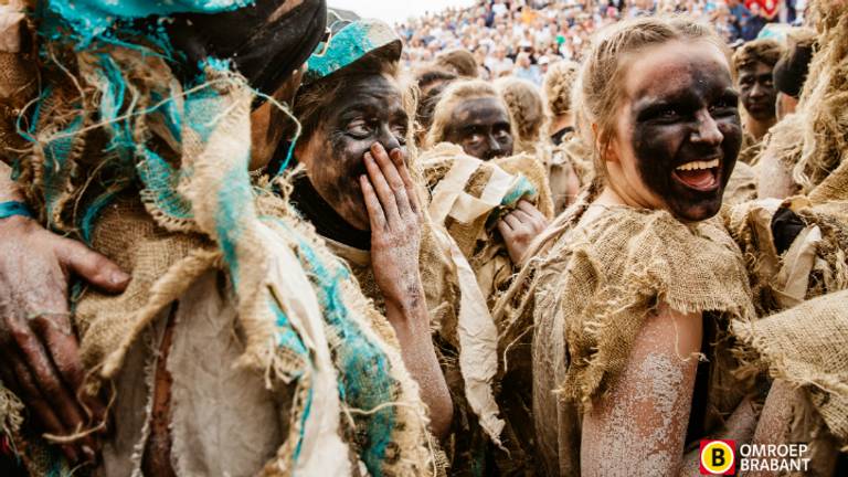 Ongeloof en blijdschap bij buurtschap Schijf (Foto: Jesse van Kalmthout) .