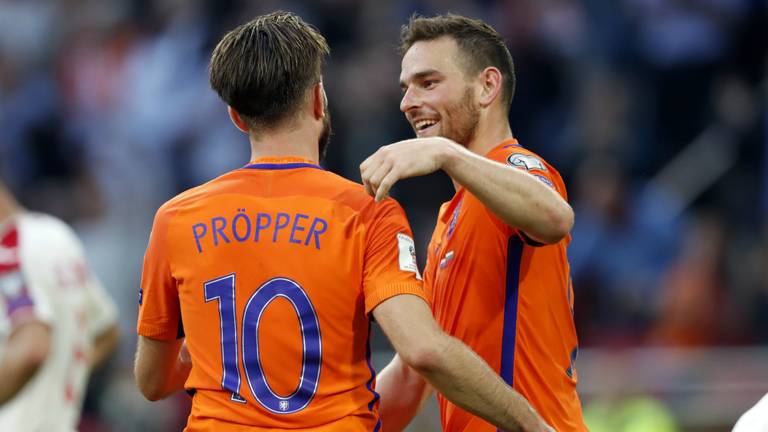 Vincent Janssen en voormalig PSV'er Davy Pröpper in Oranje (foto: VI Images).