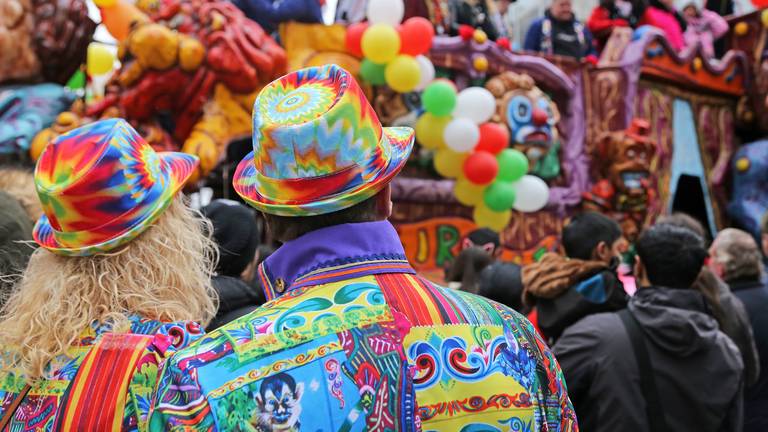 17,1 procent van de feestvierders heeft wel eens een relatie aan carnaval overgehouden. (Foto: Karin Kamp)