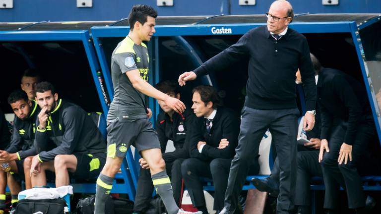 Hirving Lozano wordt weggestuurd (Foto: VI Images)