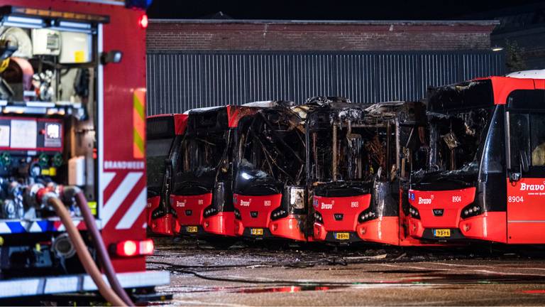 Bij één van de branden gingen vijf bussen gingen verloren (Foto: Persburo-BMS).