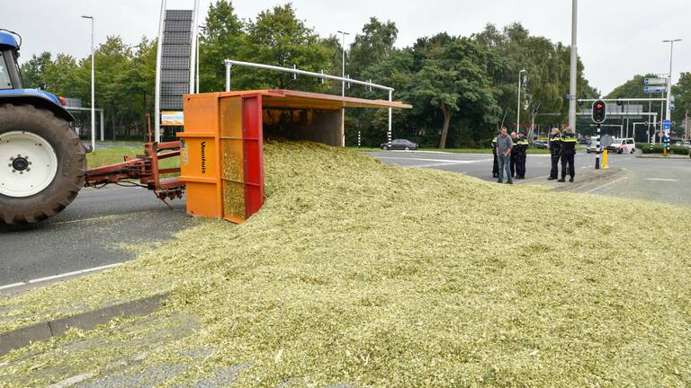 Twee rijstroken waren versperd. (Foto: Jules Vorselaars/JV-Media)