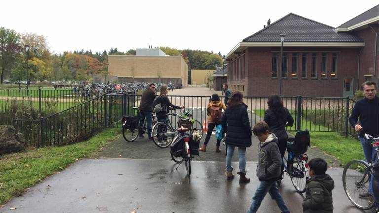 De rust is weer terug na de bommelding bij de Internationale school ( Foto: René van Hoof)