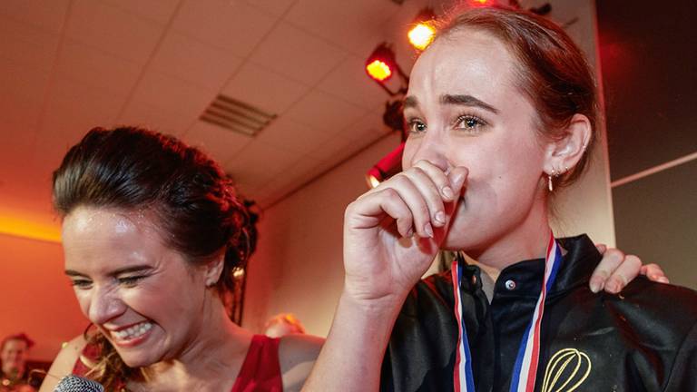 Lisa wint Gouden Gard met chocoladekunstwerk van dino