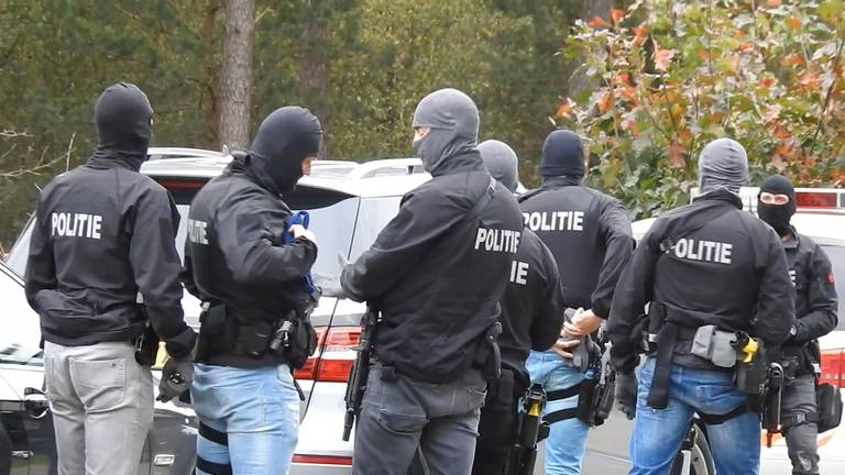 De politieactie bij de bevrijdingspoging. (Foto: SQ Vision)