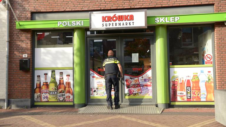 Poolse supermarkt in Steenbergen overvallen (Foto: GinoPress).