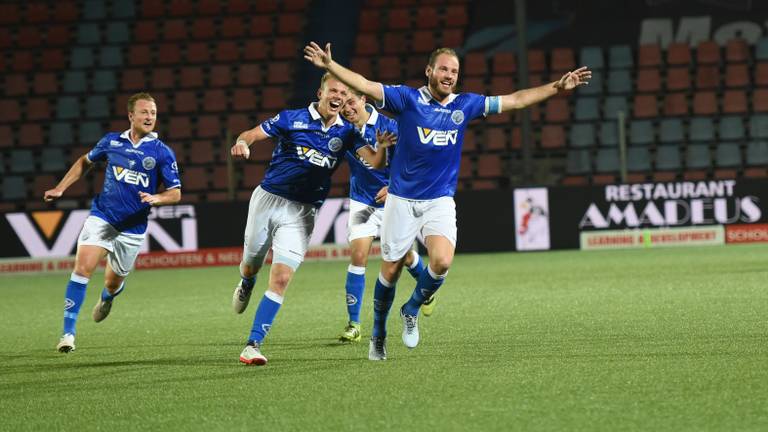 Niek Vossebelt was de grote man met drie goals. Foto: Henk van Esch