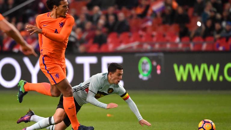 Virgil van Dijk in actie voor Oranje (foto: VI Images)