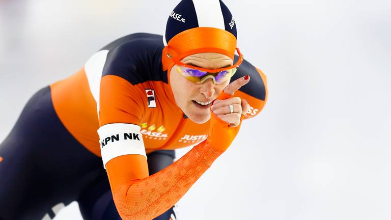 Ireen Wüst in actie op de 3000 meter. (Foto: ANP)