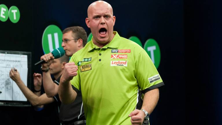 Michael van Gerwen pakt de winst (Foto: Kelly Deckers).