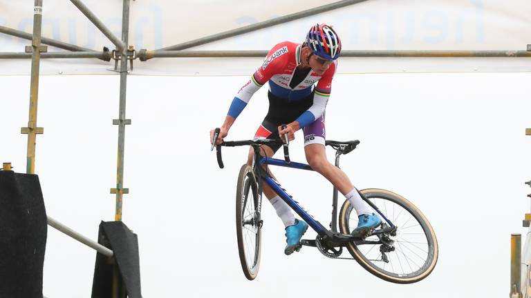 Mathieu van der Poel liet het publiek genieten in Rosmalen. (foto: OrangePictures).