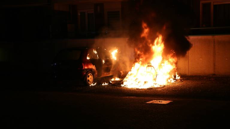 Dubbele autobrand in Cuijk