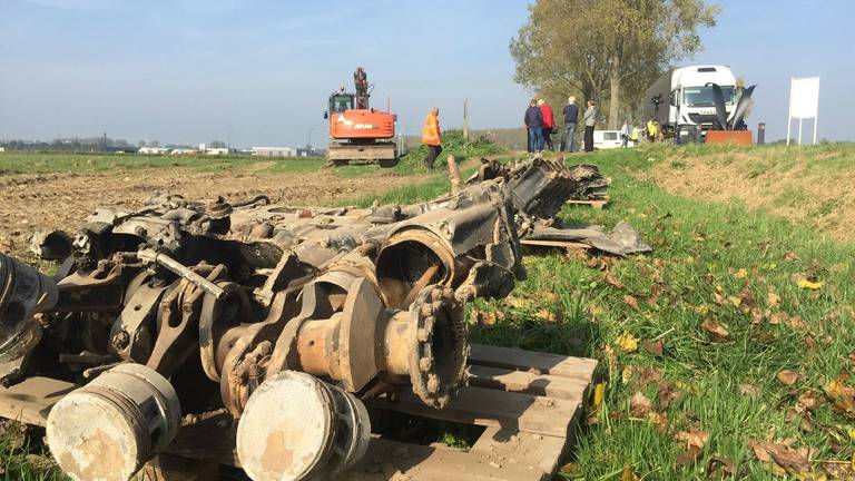 Laatste metalen brokstukken van Werkendamse Lancaster terug naar Engeland