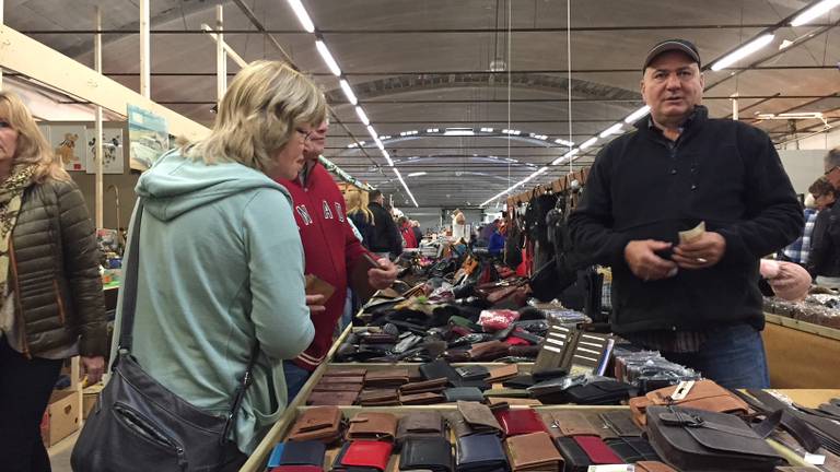 Veel bezoekers weten de weg naar de Vrije Markt in Cuijk weer te vinden