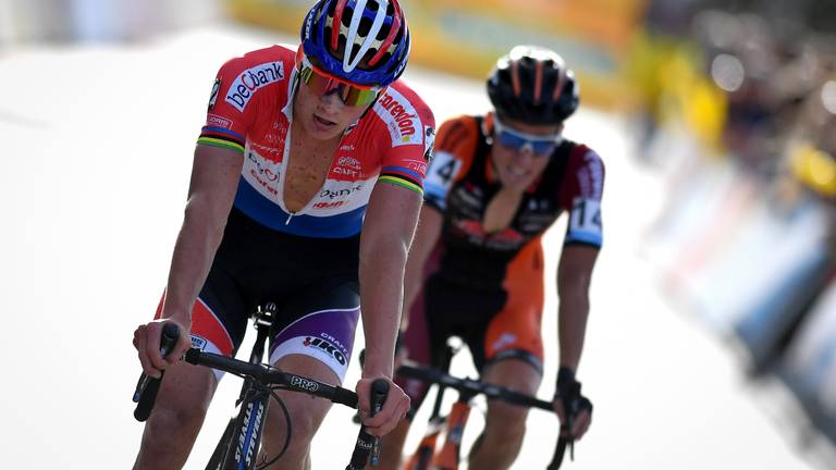 Van der poel in Boom over de finish. Foto: VI Images