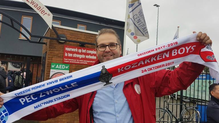 Fans steunen Kozakken Boys tegen PEC Zwolle (foto: Dirk Verhoeven).
