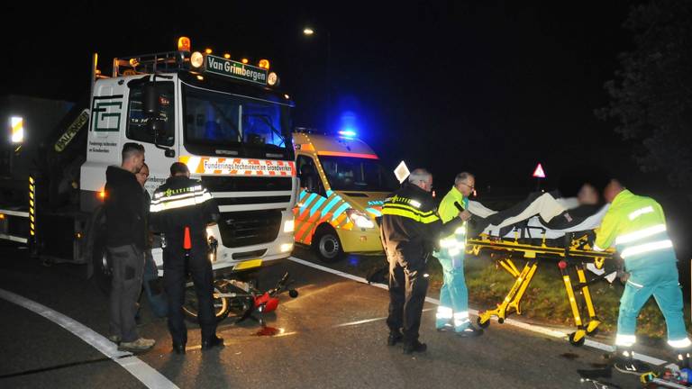 De motorcrosser raakte gewond. (Foto: Harm van Leuken/SQ Vision)