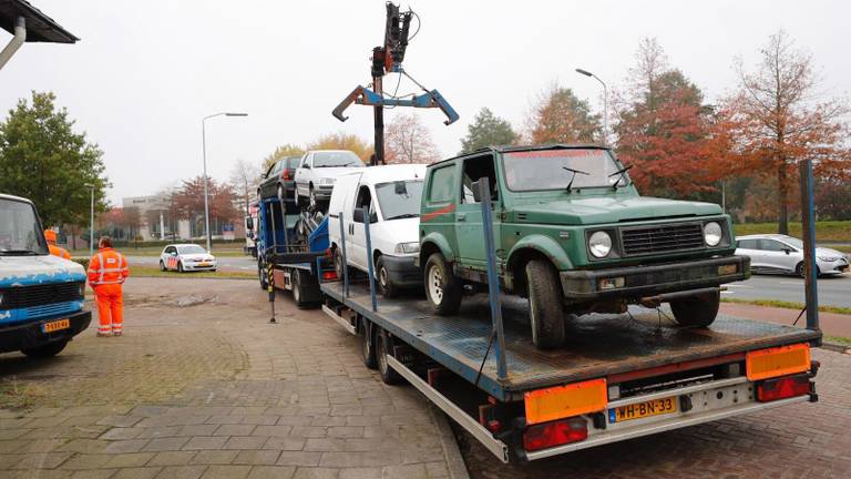 De weggehaalde auto's. (Foto: SQ Vision)