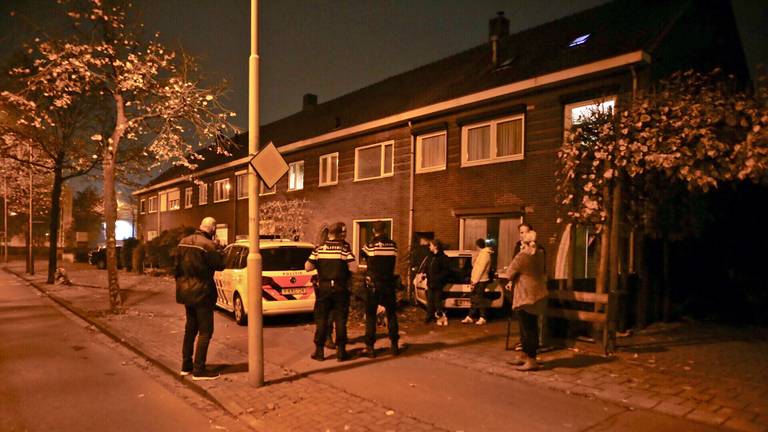 De overvallers vertrokken zonder buit. (Foto: Ginopress)