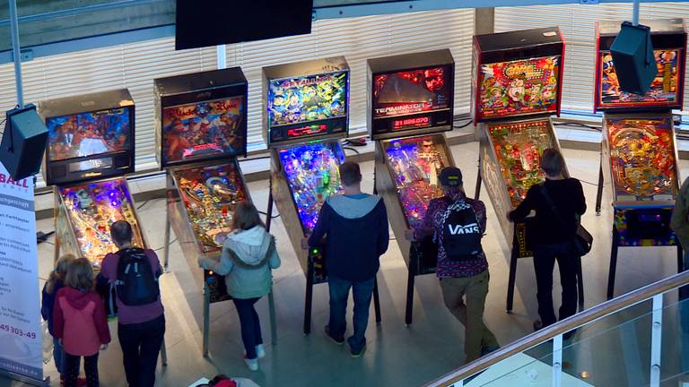 De flipperkasten in het Evoluon (Foto: Fred Meeuwsen)