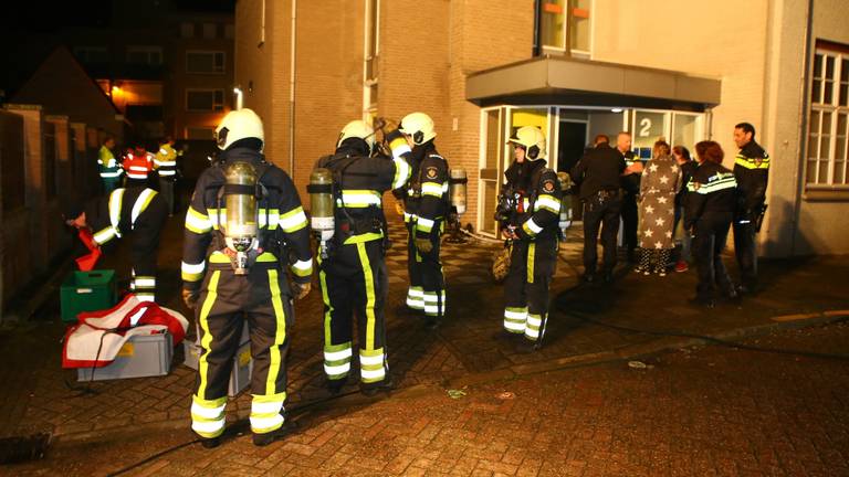 Het gebouw werd ontruimd. (Foto: Sander van Gils)