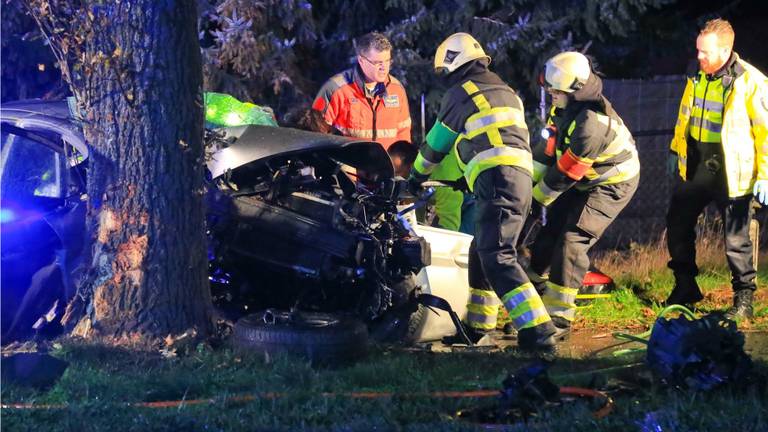 Verschillende hulpdiensten werden opgeroepen. (Foto: Harrie Grijseels)