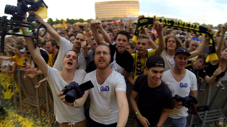 Michiel en zijn team aan het werk tijdens het feest op P5