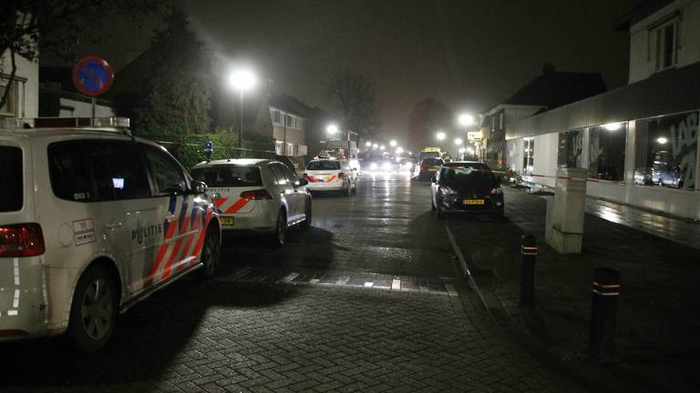 De politie deed onderzoek in de straat.
