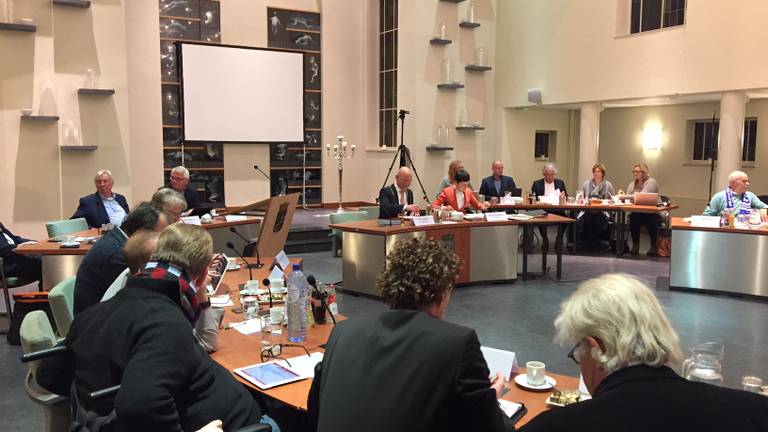 De gemeenteraad van Nuenen vergadert over haar toekomst