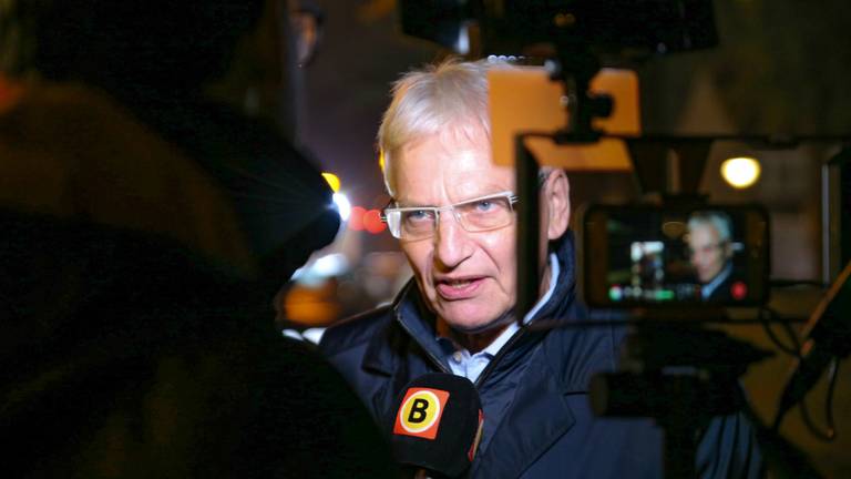 Burgemeester Wim Luijendijk over het drugslab. (Foto: SQ Vision)