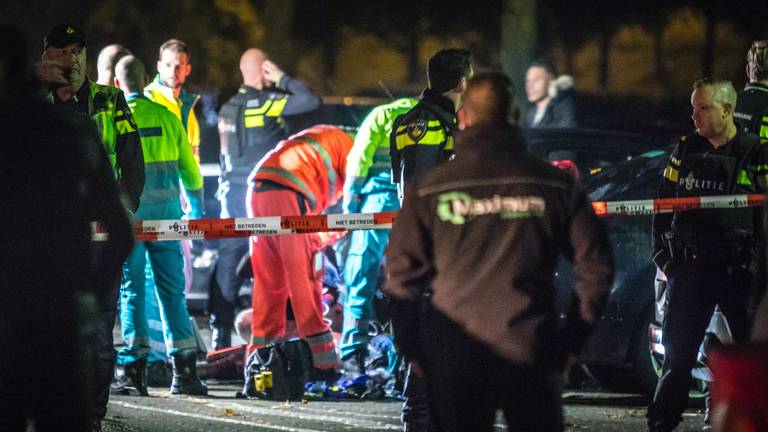 Bij een schietpartij in Best raakten zondagavond twee personen gewond. (Foto: Rob Engelaar)