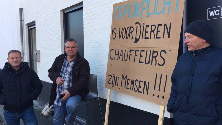 De chauffeurs zijn het zat en demonstreerden voor een grotere kantine