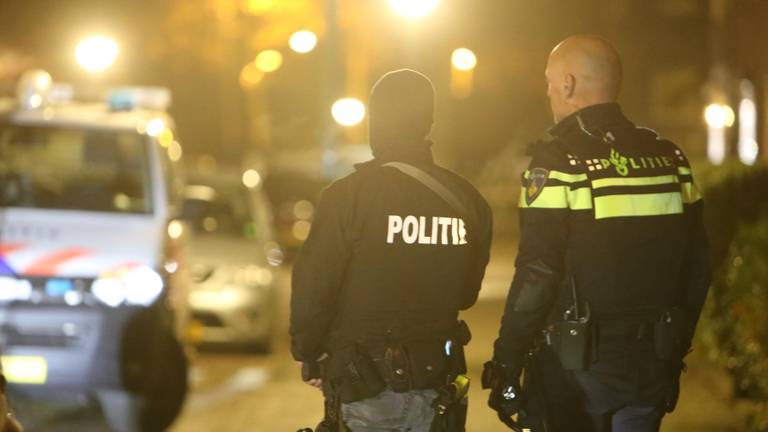 De straat werd enige tijd afgezet. (Foto: Arno van der Linden)