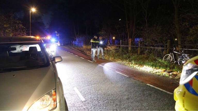 Bestuurder gaat er vandoor na aanrijding. (Foto: Marco van den Broek/SQ Vision Mediaprodukties)