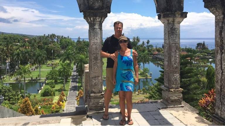 Corinne van der Heiden en haar man Rob op Bali. (Foto: Corinne van der Heiden)