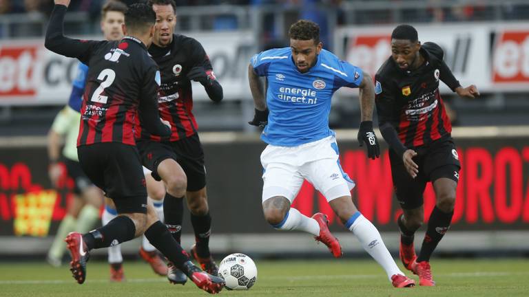 Jürgen Locadia in actie tegen Excelsior. (Foto: VI Images)