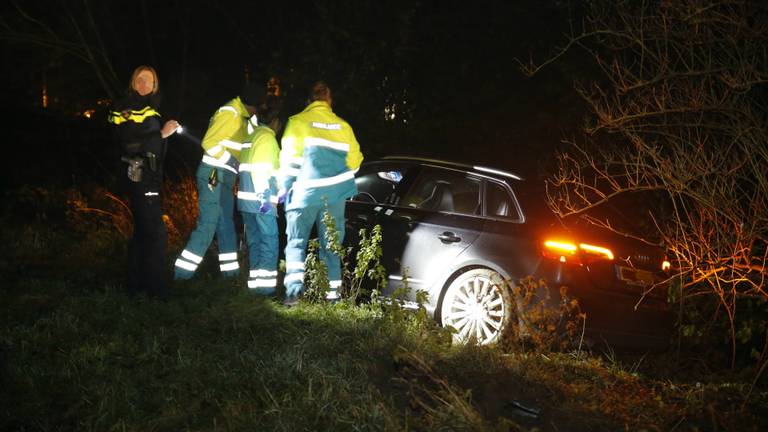 De politieachtervolging op de A59 eindigde in een crash. (Foto: Marcel van Dorst/SQ Vision)