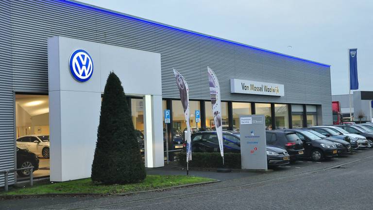 Autobedrijf Van Mossel in Waalwijk. (Foto: Marvin Doreleijers)