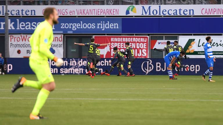 Vreugde bij PSV na de late 0-1 (foto: OrangePictures).