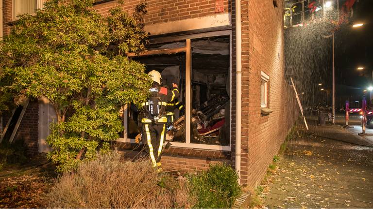 De schade aan de woning is groot (foto: JV Media / Jules Vorselaars) 