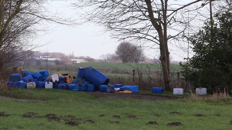 In Hedikhuizen werden dit weekend nog zestig vaten met drugsafval gevonden. (Archieffoto: Bart Meesters/Meesters Multi Media)