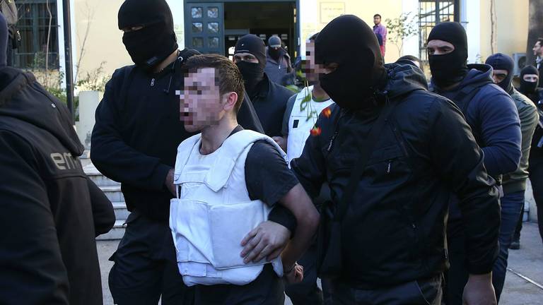 Burak A. na arrestatie. (Foto: EPA)