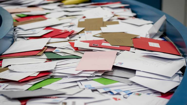 Kaarten in het sorteercentrum van PostNL. (Foto: ANP)