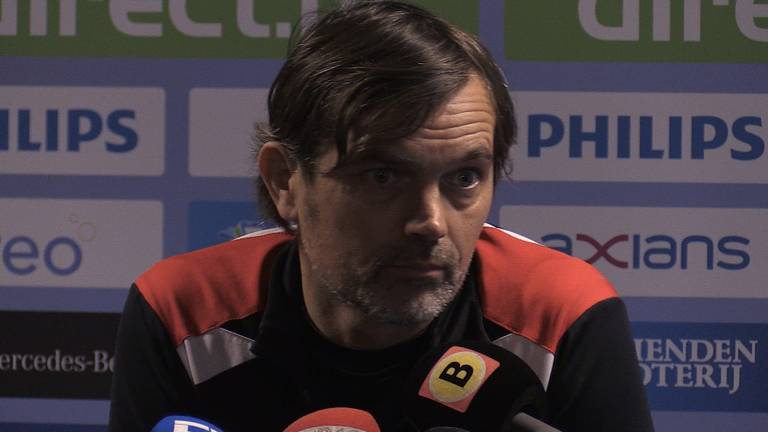 Phillip Cocu heeft met PSV wél de kerst gehaald.