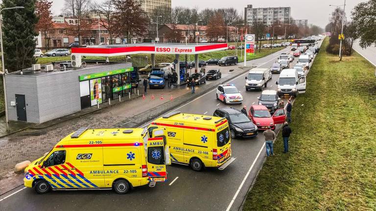 Verkeerschaos door een ongeluk. (Foto: Sem van Rijssel/SQ Vision)