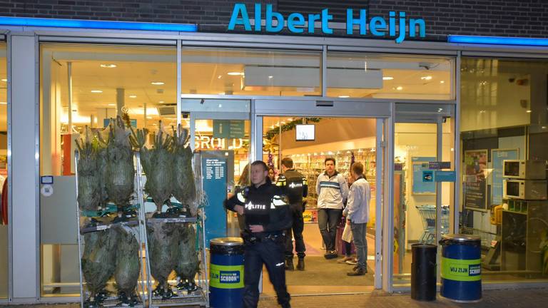 Supermarkt in Tilburg overvallen (foto: Jules Vorselaars / JV Media).