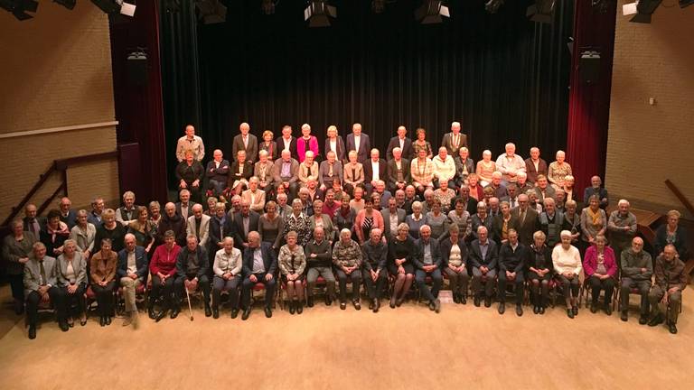 Alle feestvierders bij elkaar in Bladel. (Foto: Jos Verkuijlen).