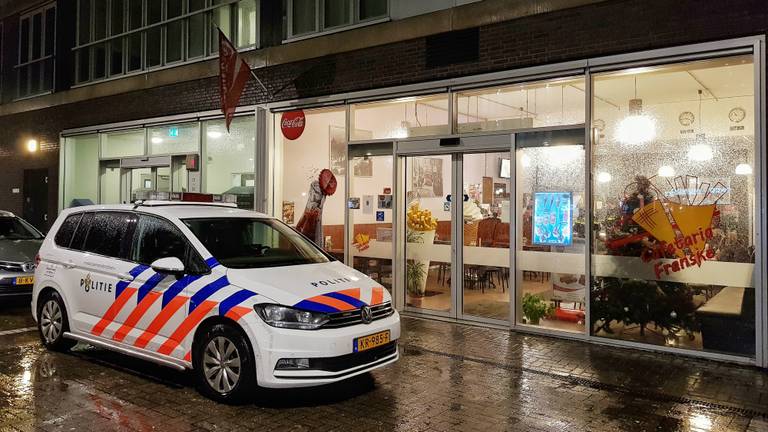 Cafetaria Franske werd woensdagavond overvallen. (Foto: Toby de Kort)